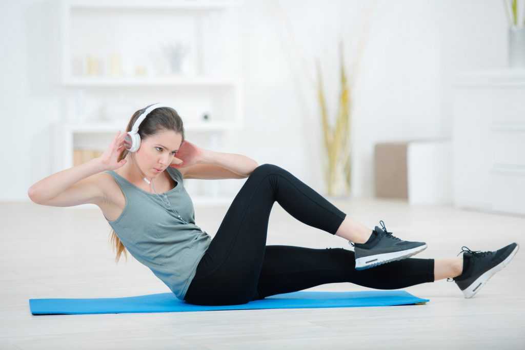 Базовые упражнения для занятий фитнесом для начинающих [эффективные упражнения для похудения в домашних условиях] - фитнес | доброхаб