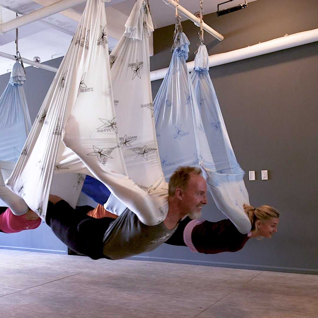 Что такое йога в воздухе: простые упражнения и эффективность занятий