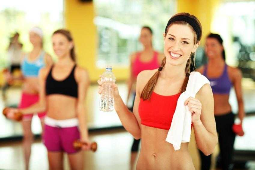 Гигиенические спортсменов. Гигиена физических упражнений. Девушка ЗОЖ. Физические упражнения и питание. Упражнения для здорового образа жизни.