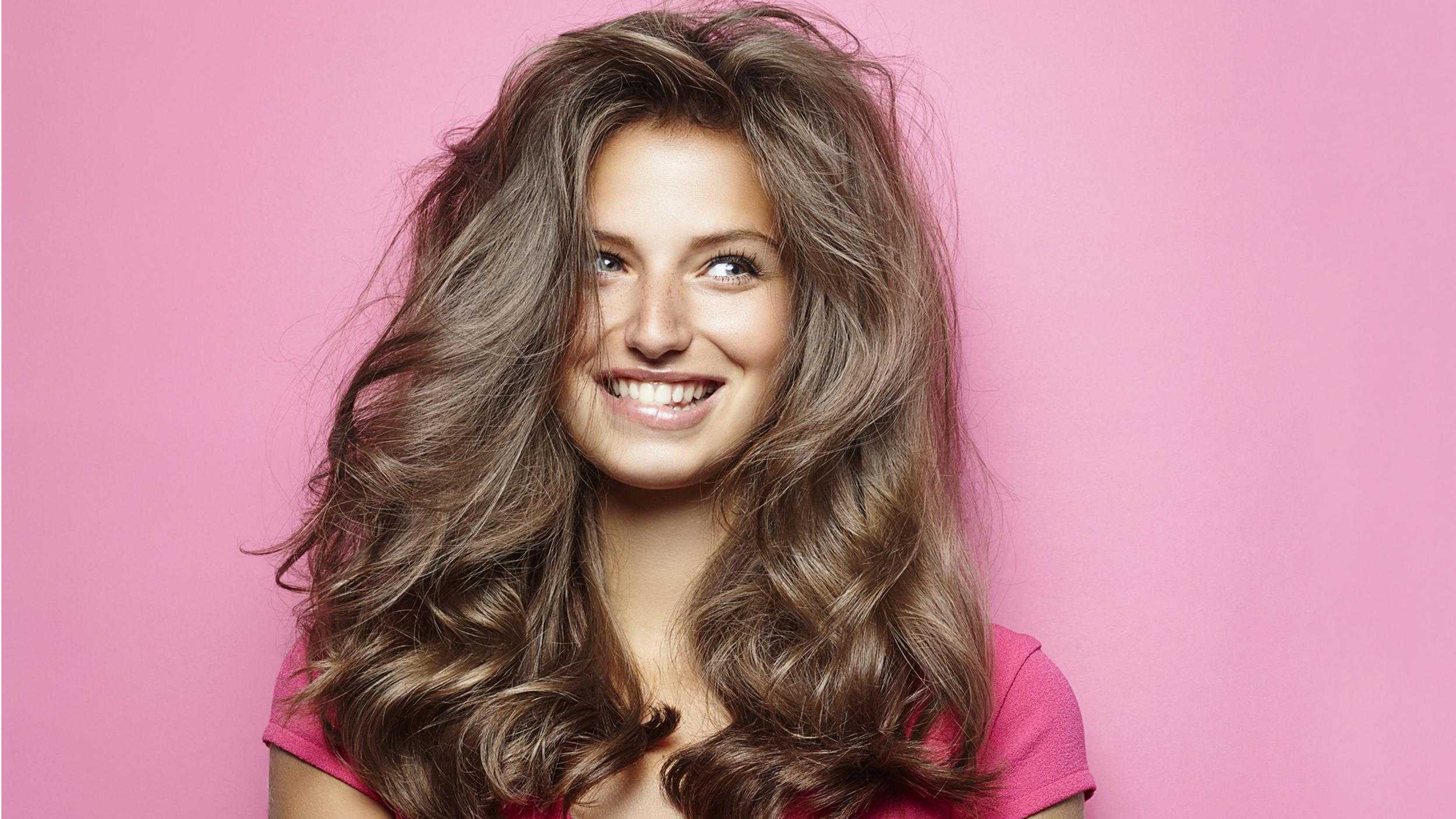 9 способов сделать волосы шелковистыми и блестящими