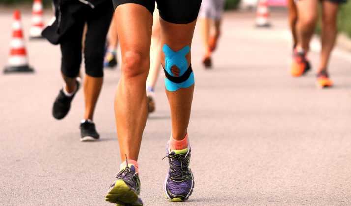 «колено бегуна»: симптомы, как лечить и не допустить травмы