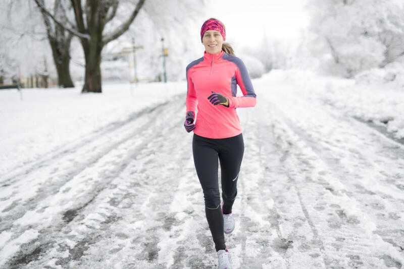 6 упражнений для тренировки на улице в холодное время года
