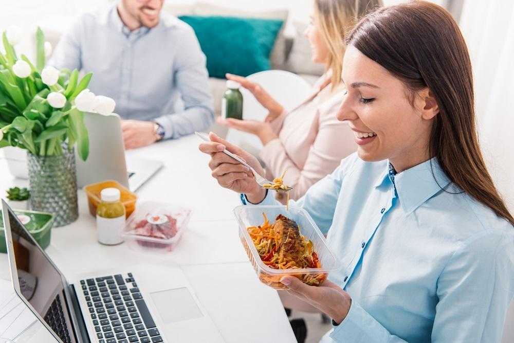 Расскажем как питаться при сидячей работе в офисе Советы по правильному питанию на работе - как контролировать рацион питания