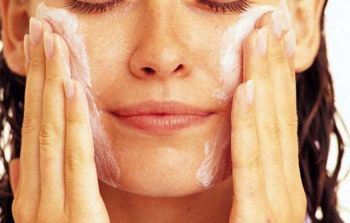 Уход за сухой кожей лица: главные правила и 3 ежедневных этапа, обзор 9 средств