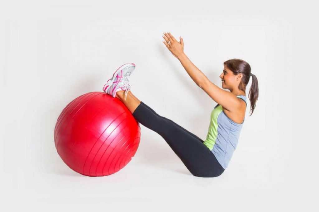Упражнения с гимнастическим мячом — sportfito — сайт о спорте и здоровом образе жизни