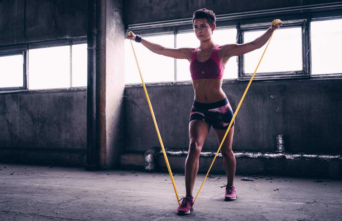 Упражнения с фитнес резинкой для женщин для похудения