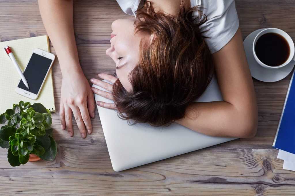 Как побороть усталость: 10 крутых способа