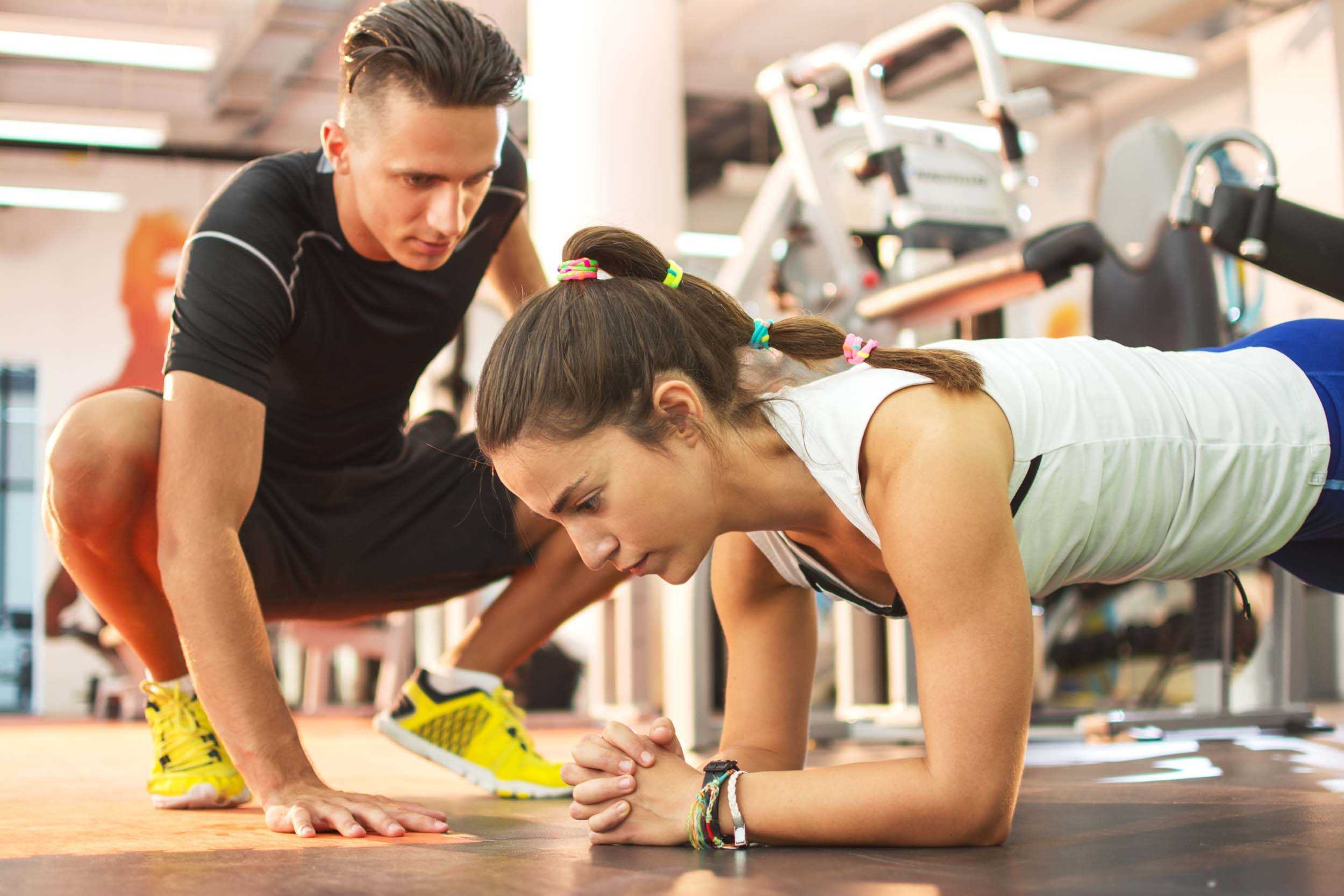 Программа тренировок в тренажерном зале для мужчин: как правильно тренироваться + комплекс упражнений на неделю