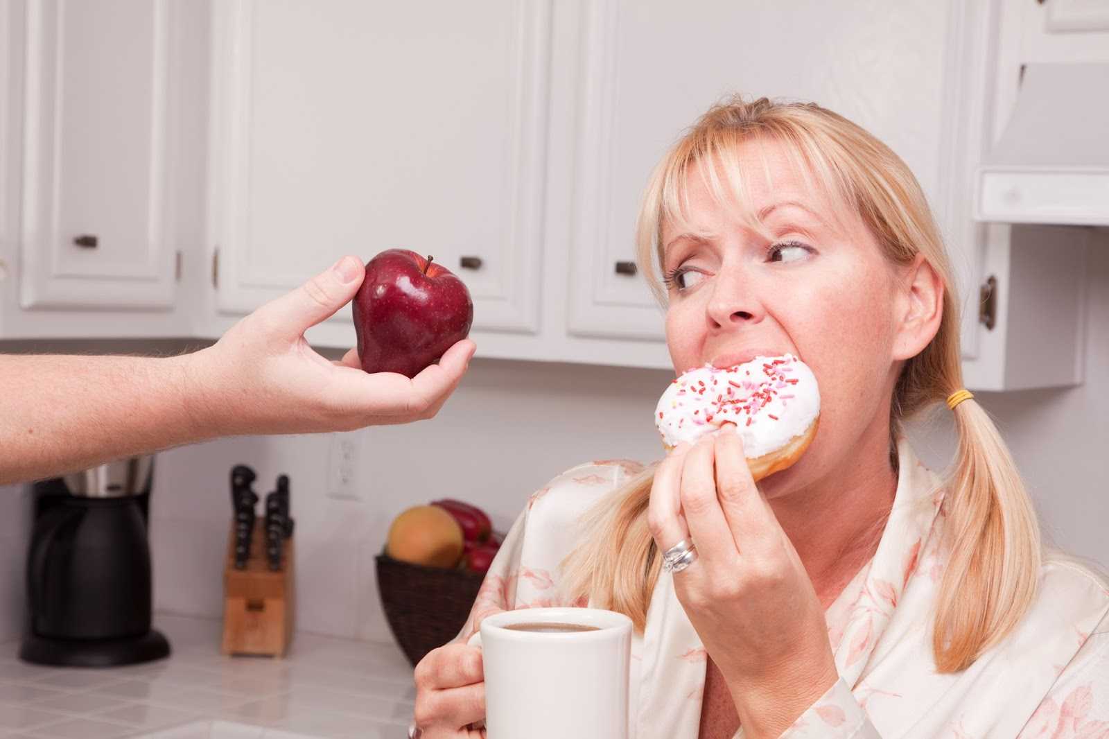 Как перестать есть сладкое: советы психологов