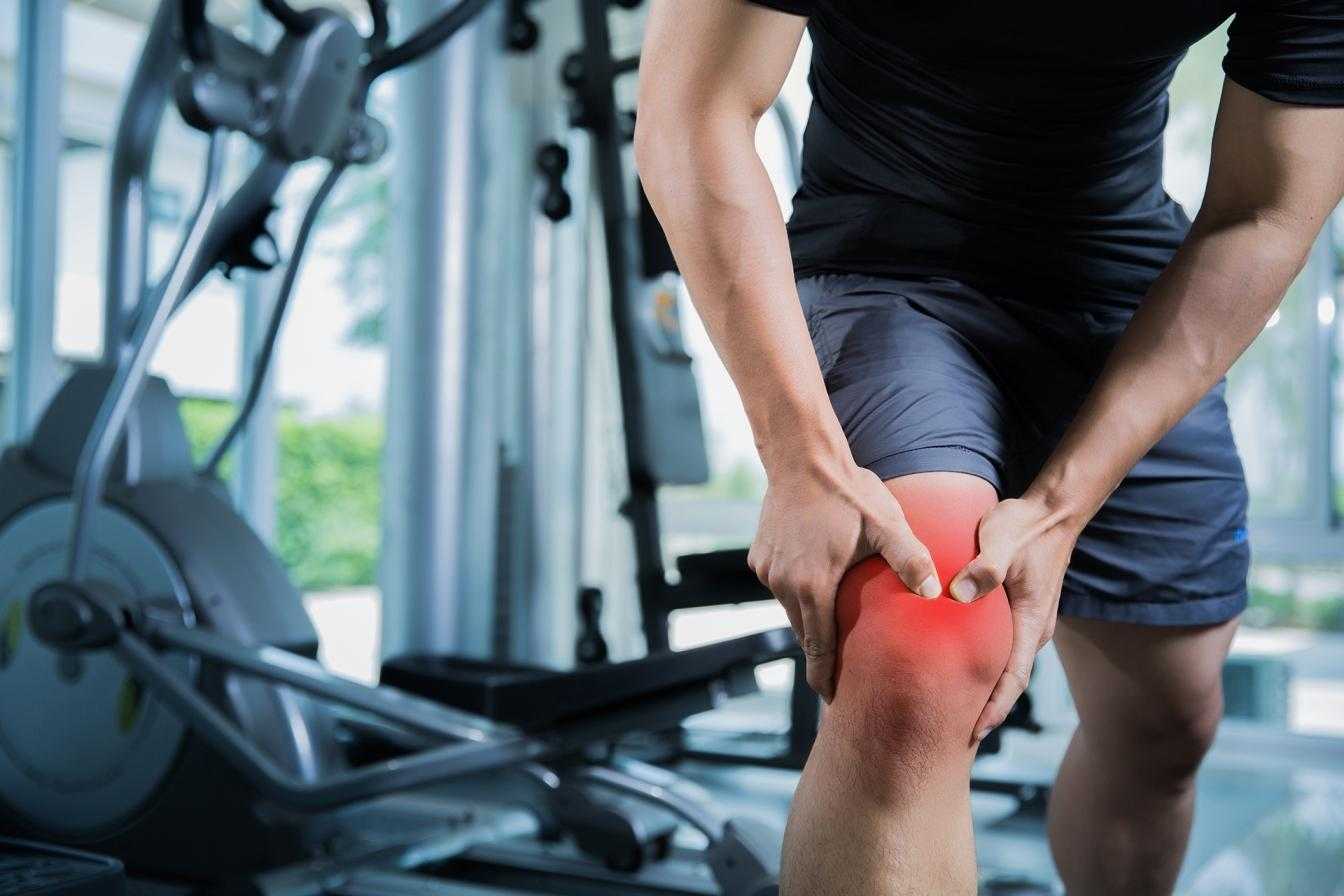 «колено бегуна»: как диагностировать, лечить и не допустить травмы